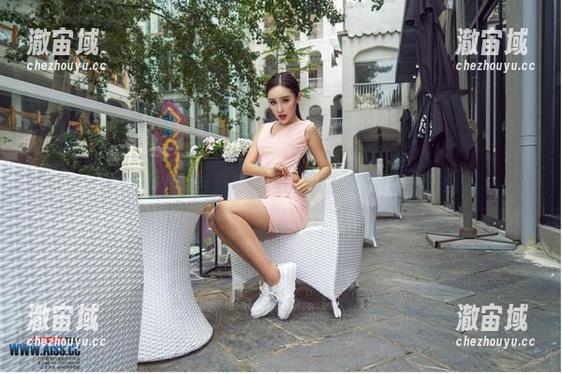 爱丝-小茹 爱丝 - 小茹与美足:网盘里的意外收获和奇遇