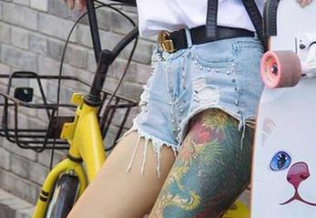 爱尤物 – 无圣光却意外迷人？徐莉芝Booty的美脚合集，居然给了我不同的脚印联想。