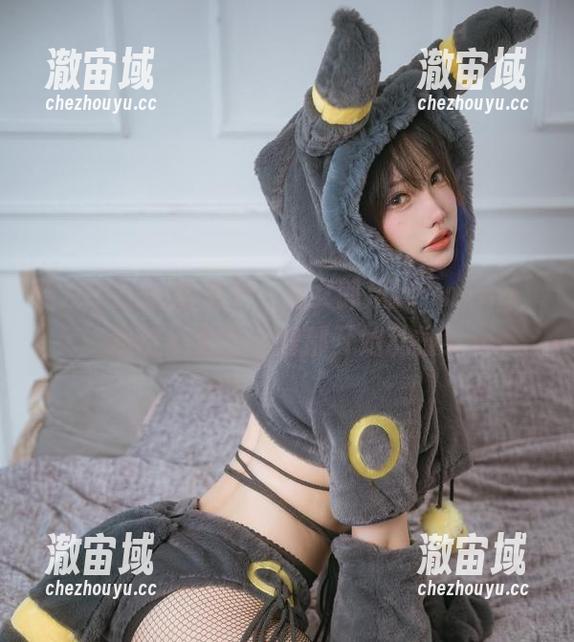 照片中的狐洛洛子：兔女郎风blowing，我这心里的小鹿都开始乱撞！