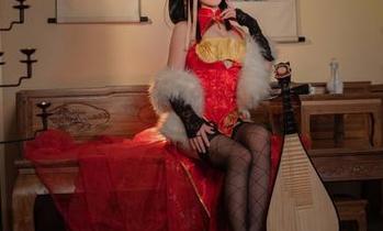 玉汇yuuhui白裙写真：如白纱般轻盈，却又让人心中揣揣不安