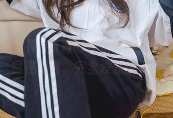 在线观赏神沢永莉的裸足美图，结果我就愣在那里，完全没法说话。