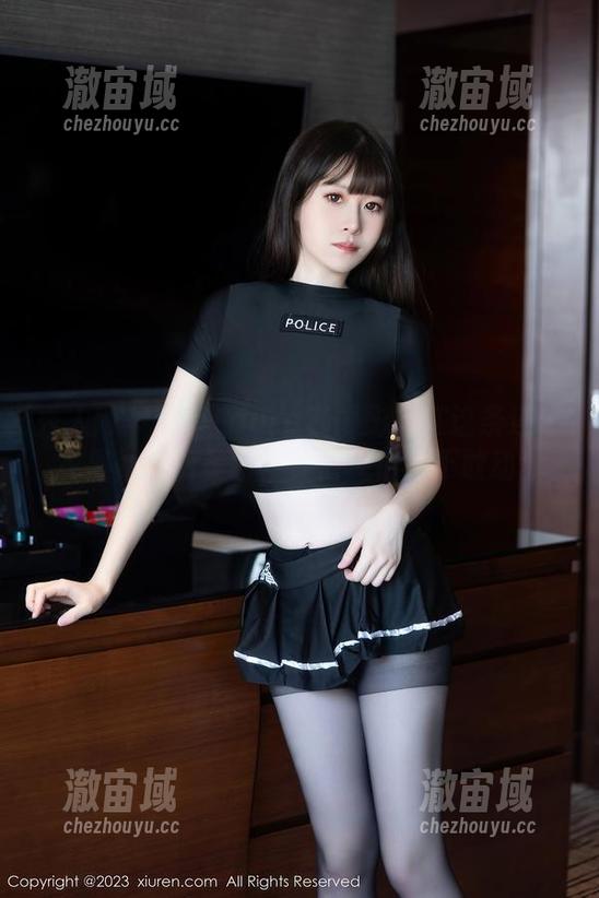 秀人网-Laura苏雨彤 秀人网 - 只有Laura苏雨彤敢在这条连体衣里做高清美图,其他人怕是不敢动!