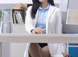 秀人网 – 周周不吃香菜的黑丝图包，乍一看就像是电影里的情节