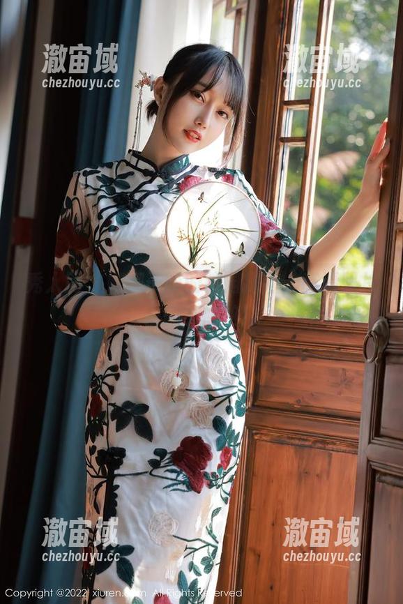 秀人网 - 娜娜子呀的校园探险，高清照片里的小尴尬！