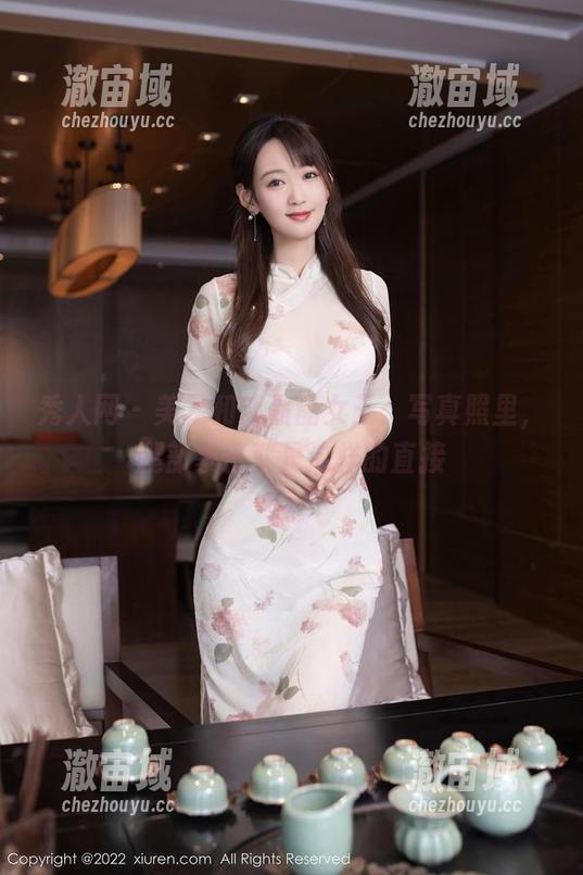 秀人网 - 美足和邹晶晶女王：写真照里，腿部暴击就是这样的直接