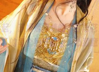 原图走起，苏嫣嫣阿姨的“甘雨花嫁”，光影下的每个细节都让人心猿意马。