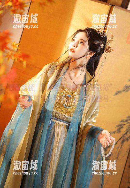 原图走起，苏嫣嫣阿姨的“甘雨花嫁”，光影下的每个细节都让人心猿意马。