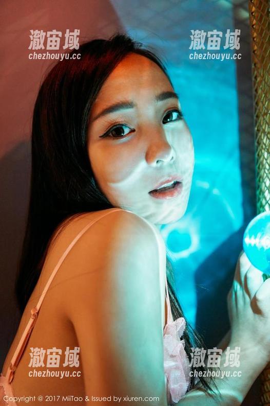 蜜桃社-杏子 蜜桃社 - 只要一翻开杏子的黑白图包,脑海里就变得有一点模糊,样样都难以界定。