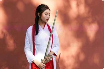蜜桃社 – 美图中的真希，在那红裙里，有谁能拒绝那种“哇喔”感觉？