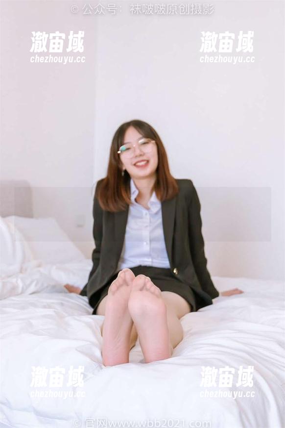 袜啵啵 - 两双肉丝加小甜豆：原图统治了我的心，图包更是让人忍不住想看！