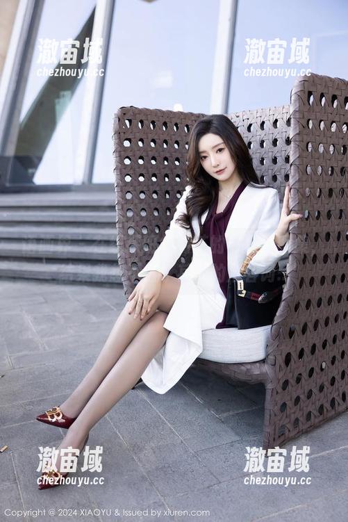 语画界 - 在线探班徐莉芝的白衬衫图集，结果我想不出了其他的形容词...