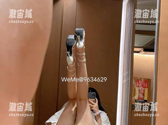 微密圈 - 迷人的五姨太：高清照片中的“清纯”与调皮的完美碰撞