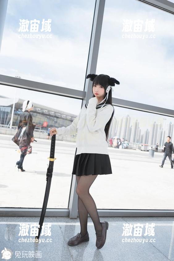 雪琪SAMA才不是小学生，但这制服让我想放学！