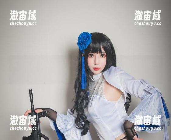 雯粥粥和她的白色T恤：平淡无奇的写真原图，其实透着戏谑