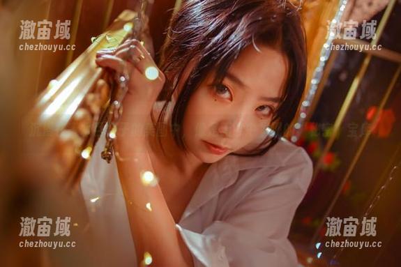 沉浸在青水百合子的美图中，像是无意中发现的“秘密”宝库