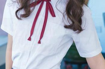 青豆客 – 分享汪佩妮Penny的水手服，这种风格我好像也想试试…