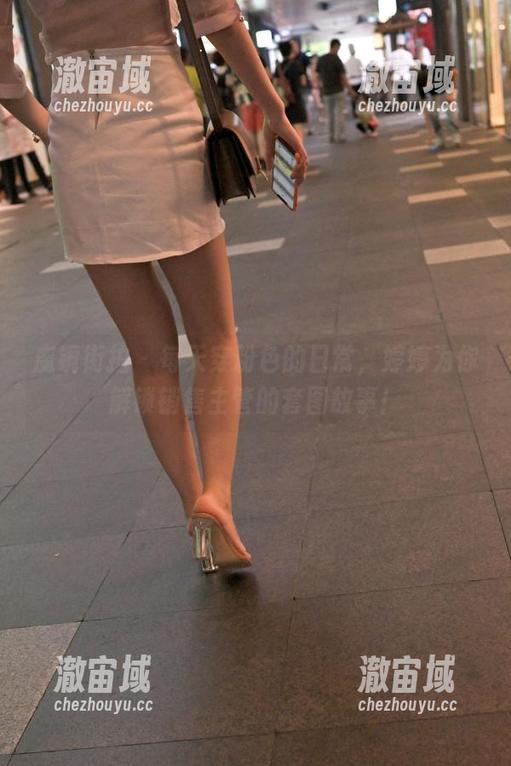 魔镜街拍 - 每天穿粉色的日常，婷婷为你解锁销售主管的套图故事！