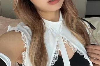 微密圈 – 黑饱宝的全套黑色写真，居然能让我关注到黑色的质感，值得一看啊。